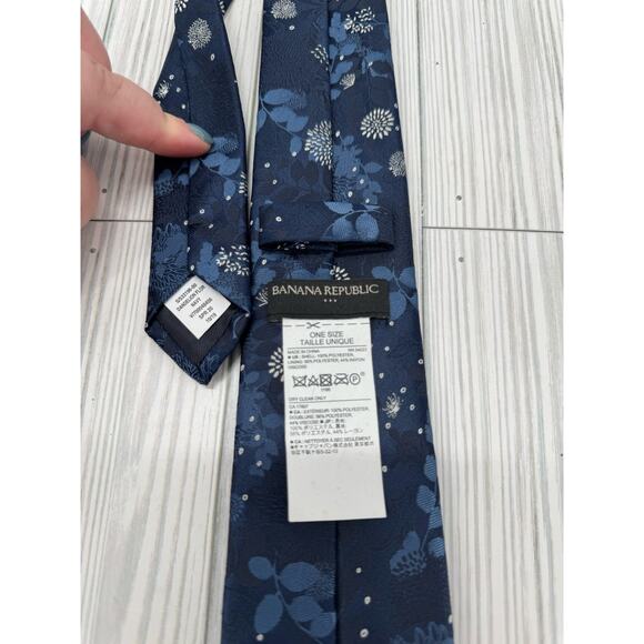 Banana Republic Men’s Tie Navy Blue Dandelion Floral Print Polyester Necktie - Picture 2 of 2
